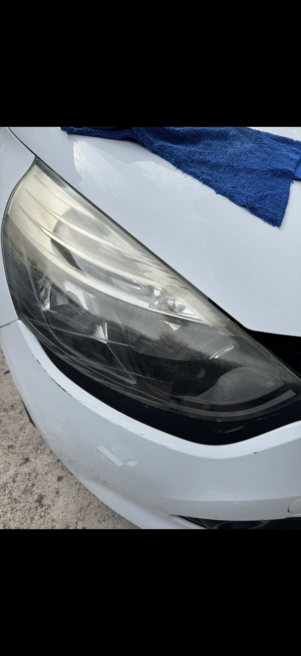 Renault avant rénovation de phares AUTO 9